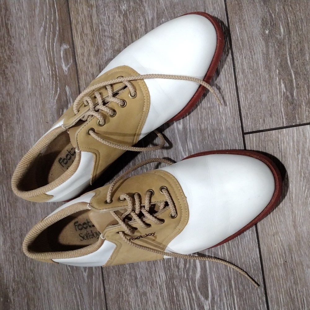 Foot Joy womens tan and white saddle shoe golf shoes. Size 8